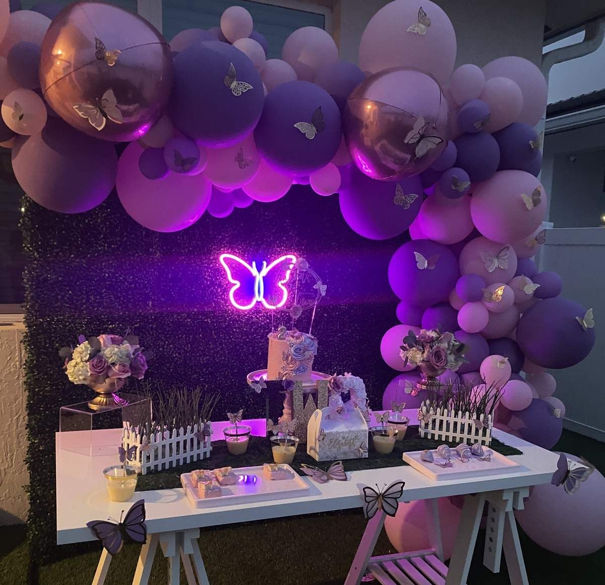 purple party decorations2 e1702483658541